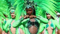 Las imágenes del día: del carnaval de Notting Hill en Londres al tifón Kajiki en Vietnam