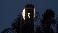 La luna toca las campanas