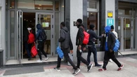 Las sombras del nuevo reglamento de extranjería que dejarán a solicitantes de asilo sin papeles