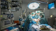 Una cirujana se equivoca de dedo al operar una mano tras esperar el paciente dos años para ser intervenido