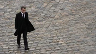 Macron aplaza una semana más la salida al bloqueo político