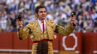 Un pletórico e inspiradísimo Morante desata el delirio y corta dos orejas en La Maestranza