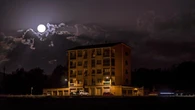 El radiante efecto lunar de Vic