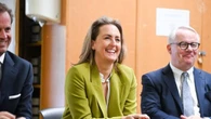 Clara de Bélgica reaparece sonriente tras las revelaciones sobre el hijo secreto de su marido