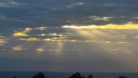 Rayos crepusculares en la Costa Quebrada