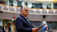 Orbán, desgastado en los sondeos, radicaliza su búsqueda de enemigos: el colectivo LGTBIQ+, Bruselas y Ucrania en la UE