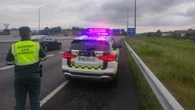 Choca contra un coche al huir de la policía con el coche repleto de drogas y termina detenido