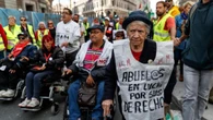 No sólo es genética: las desigualdades y la falta de libertades políticas aceleran el envejecimiento