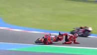 Saltó la sorpresa en Misano: Marc Márquez se cae en la Sprint... pero podrá ser campeón en Japón