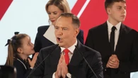 Nawrocki ejercerá su veto ultranacionalista como presidente de Polonia y deja muy tocado al primer ministro Tusk