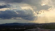 La pugna del sol con la tormenta