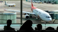 Hallada una nota manuscrita de aviso de bomba en un vuelo a Lanzarote: pánico en el avión y activado el GEDEX en el aeropuerto