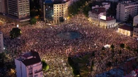 Nueva protesta masiva en Serbia para exigir elecciones anticipadas