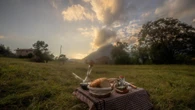 Merienda entre flores junto al Pedraforca
