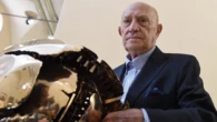 Muere Arnaldo Pomodoro, el escultor de las esferas infinitas