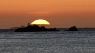 Así nace el gran sol de las Illes Formigues