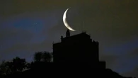 La salida de la luna de cuento por detrás de la ermita de Sant Ramon