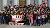 Un centenar de activistas pide al Congreso derogar la tauromaquia como patrimonio cultural