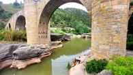 Días de pesca tranquilos en el puente gótico de Vilomara