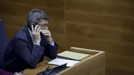 Mazón presenta a las Corts un listado de 26 llamadas el día de la dana sin detallar duración