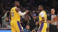 La familia James entra en la historia de la NBA: LeBron juega junto a su hijo en el debut de los Lakers