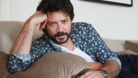 Álvaro Morte, actor, 50 años: “Creo que doy una imagen más seria de lo que realmente soy, soy bastante chorras; pero me suelen dar papeles muy serios, nunca una comedia loca”