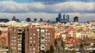 Madrid y Andalucía perderán los fondos para vivienda si no corrigen sus leyes