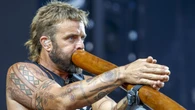Xavier Rudd, un surfista muy solidario visita el Palau de la Música