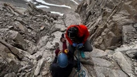 Una joven se cae en una montaña y queda atrapada a 4.000 metros de altura: el increíble rescate tras 28 horas sin agua ni comida