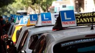 Una mujer llega al examen para recuperar el carnet de conducir en su coche y acaba ante el juez