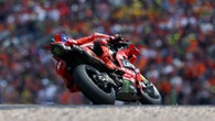 Marc Márquez se pasea en Sachsenring y ya amasa medio título