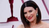 Laura Pausini sufre una aparatosa caída del escenario