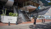Muere un joven tras caer desde la segunda planta del Maremagnum de Barcelona