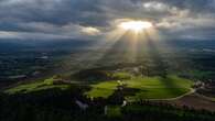 Fantasía de rayos solares en la Plana de Vic