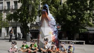 Activistas de WWF recrean en Madrid el aullido del lobo para denunciar la desprotección