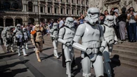 El desfile de Star Wars en Milán protagoniza las imágenes del día
