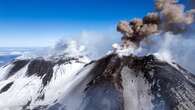 La intensa actividad eruptiva del volcán Etna obliga a cerrar parte del espacio aéreo de Sicilia