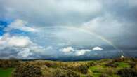 El arco iris se alía con la lluvia