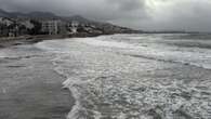 Día oscuro en la costa de Sitges