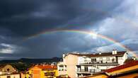 Un arco iris doble ilumina el barrio del Remei