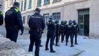 La Guardia Urbana de Badalona desocupa el edificio de la antigua escuela Lola Anglada