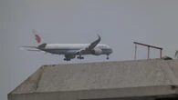 ¿Un avión en el tejado de casa?