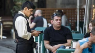 La inmigración contribuye a ralentizar el crecimiento del absentismo laboral
