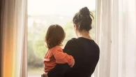 El daño irreparable a madres solteras que se vieron obligadas a dar sus hijos en adopción en Países Bajos