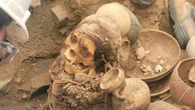 Unos operarios que ampliaban la red de gas en Lima descubren la momia de una mujer de la cultura Chancay que falleció hace unos 1.000 años