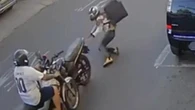 Sufre el impacto de otra moto y luego descubre que la conducía su hermano: “Es horrible saber que intentó matarme”