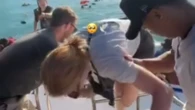 Pánico entre turistas en Bali por abandonar un barco que se está hundiendo: intentan romper las ventanas a patadas