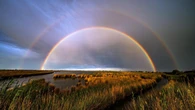 El potente arco iris del delta del Ebro