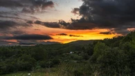 El atardecer encendido del Alt Penedès