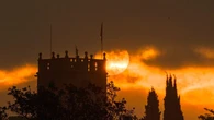 El genuino amanecer del otoño se muestra en Granollers de la Plana